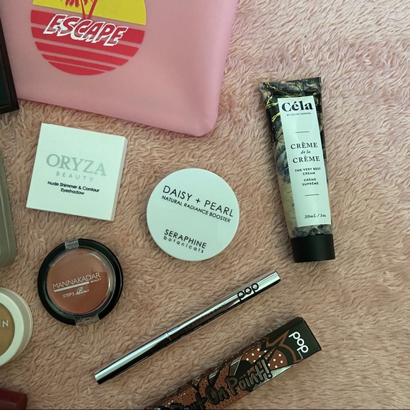 MAKEUP Bundle - Picture 11 of 12